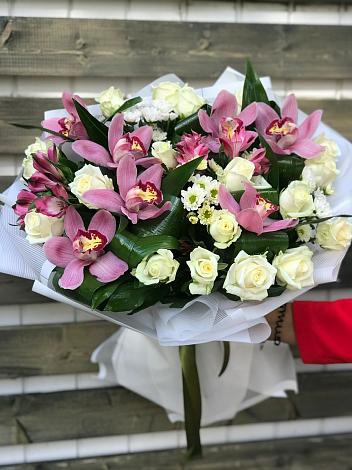 Букет цветов из: Розы и Хризантемы в Селково