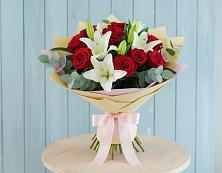 Букет цветов из:  Лилии и Розы в Селково