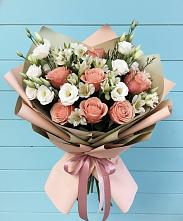 Букет цветов из:  Розы, Альстромерии и Лизиантусы в Селково