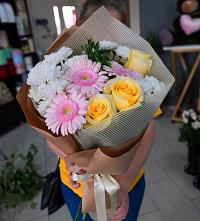 Букет цветов из:  Герберы, Розы и Хризантемы в Селково