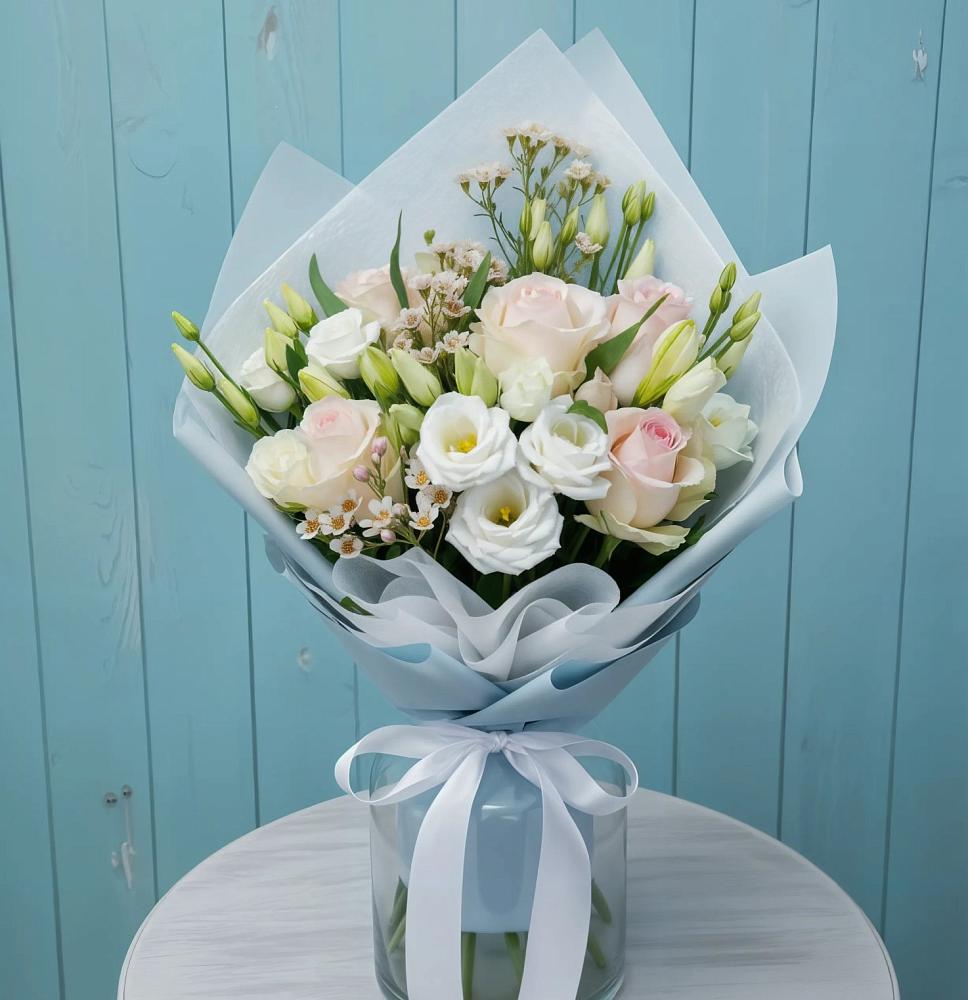 Букет цветов из: Розы и Лизиантусы в Селково