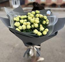 Букет Белые кустовые розы Солинеро в Селково
