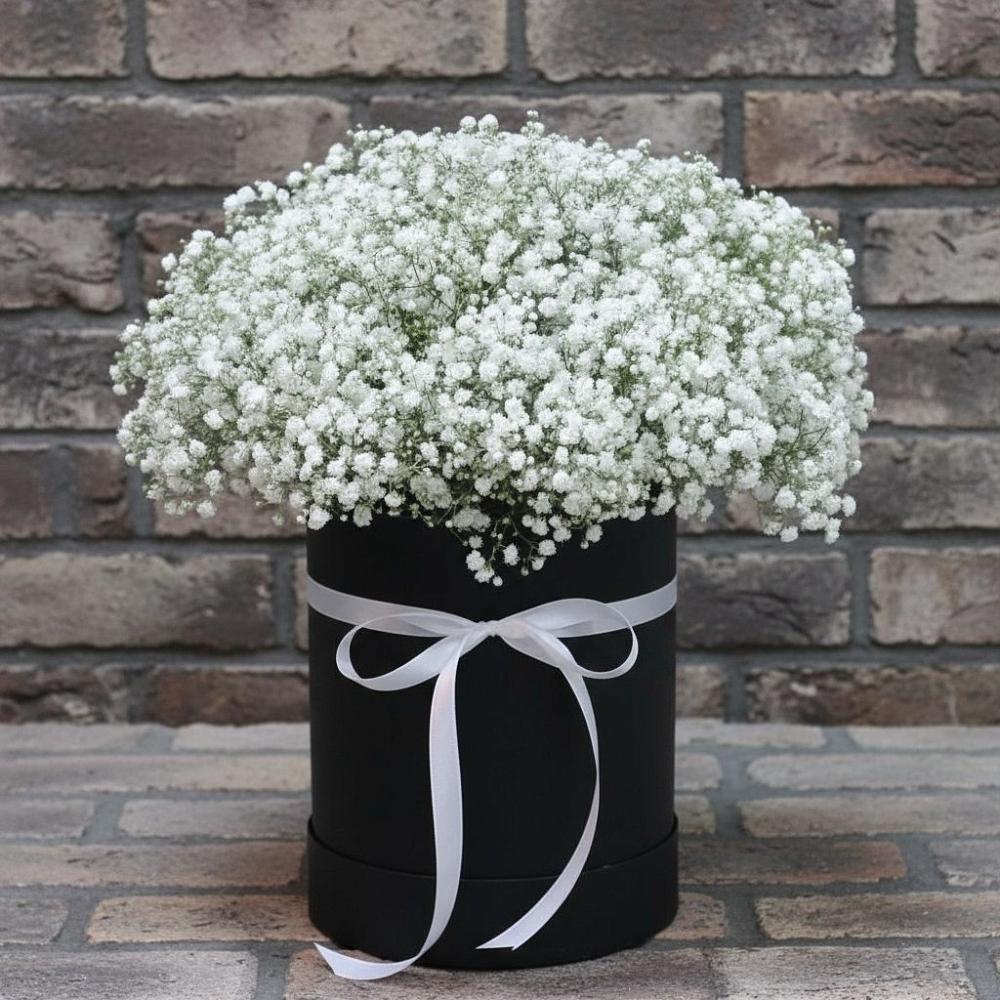 Цветочная композиция из Гипсофила в шляпной коробке в Селково