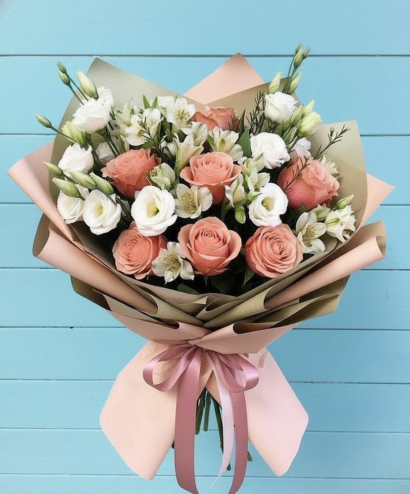 Букет цветов из: Розы, Альстромерии и Лизиантусы в Селково