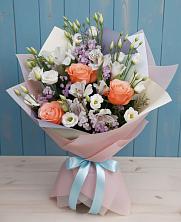 Букет цветов из:  Лизиантусы, Розы, Альстромерии и Гипсофила в Селково