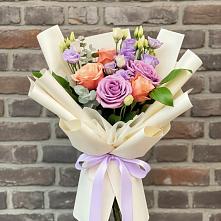 Букет цветов из:  Лизиантусы и Розы в Селково