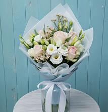 Букет цветов из:  Розы и Лизиантусы в Селково