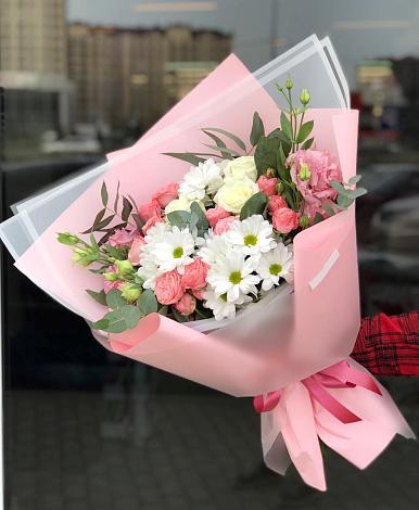 Букет цветов из: Розы, Лизиантусы и Хризантемы в Селково